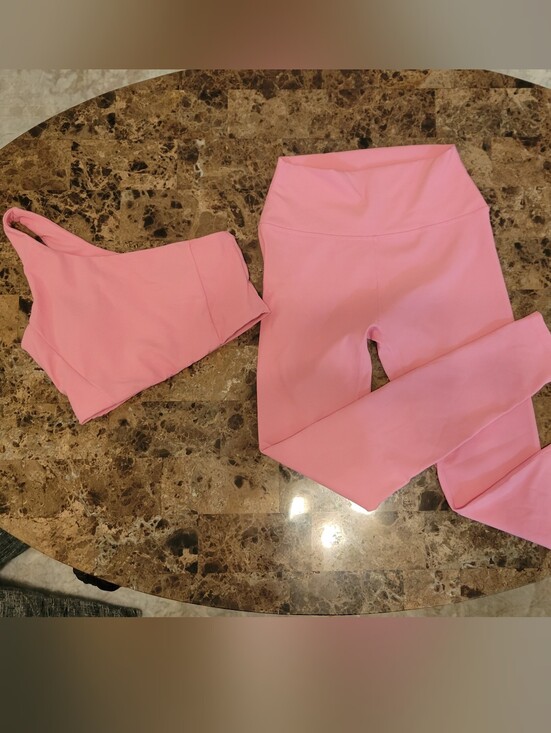 Wilo The Label Other - Wilo Blush Pink One-Shoulder Sports Bra and High-Waist Legging Set